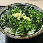 手打うどん くうかい - わかめ ひやあつ(1玉半) 620円