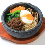 熟成ホルモンと焼肉 肉次郎 - 石焼ビビンバ