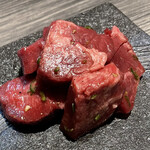 熟成ホルモンと焼肉 肉次郎 - 青唐辛子牛タン