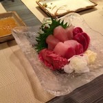 造り盛り合わせ1200円。ささみ、ずり、はつ、白肝。上質でした