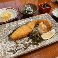 赤坂とゝや魚新 - 旬、銀鮭の塩焼定食