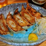 餃子と馬モツ煮込み のんき - 焼き餃子　550円
