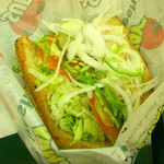 サブウェイ - ...「得サブ/日曜（320円）+ナチュラルスライスチーズ（30円）」、オニオン多め。