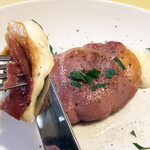 オステリア・ろじえ - イタリア産スカモルツァの生ハム巻きソテーハチミツぞえ1,280円。たっぷりのチーズがカリッとした生ハムに巻かれていて最高のおつまみ