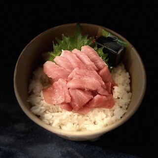 Very popular ☆ takeaway limited edition of 10 servings only, 500 yen for Tuna Toro-don♪