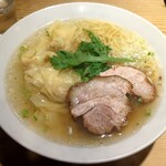 塩らー麺 本丸亭 横浜店 - 海老ワンタン入り塩らー麺