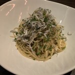 MILLE FIORI - 釜揚げシラスと大葉のペペロンチーノ