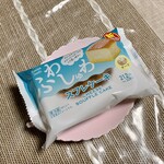 FamilyMart - 【スフレケーキ チーズ ¥228