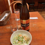 キッチン・オバサン - 中瓶550円   セットのサラダ先に提供  有難いです