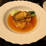 中国料理 カリュウ(ヨコハマ グランド インターコンチネンタル ホテル) - 柔らかあわび姿信玄どりと野菜の湯葉巻きの煮込み　2022.11