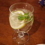 ガネーシュ - カルダモン酒のソーダ割(600円)