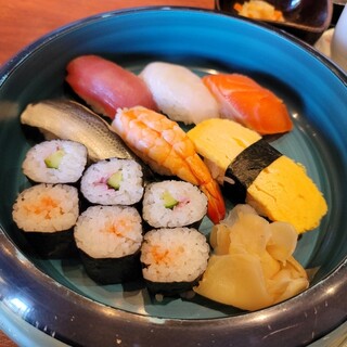 活魚・すし・和食処 やま文_1