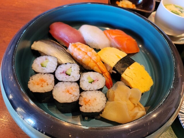 Katsugyo Sushi Washokudokoro Yamabun photo 2