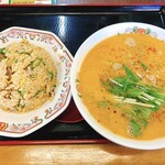 餃子の王将 - 日替わりランチ金曜日
            炒飯 坦々麺スープ多め