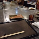 Suteki Iguchi - コの字の鉄板テーブル