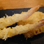 日本酒バルからつや - 令和4年12月 ランチタイム
            天ぷら定食の鶏天、海老天2匹