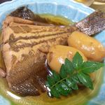 どんまい - 2013.5. サービス（？）でカレイの煮付　チビが７割ほど食べました(笑)