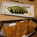 Izakaya Fujiya - 一本漬けきゅうりと鶏皮せんべいカレー味