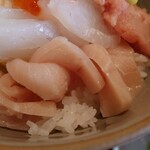 キッチン トット - 石垣鯛、メカジキ、ネギトロは旨み
      （素材の甘み）がシッカリとあるねえ❕
      
      大将さんの話だと
      漁港から直接仕入れをしているとの話。