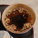 キッチン トット - ○お吸い物
      魚のアラの出汁汁な味わいで醤油味。
      美味しい味わいだった。