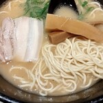 Rakushokushu Ishizue - 麺とチャーシュー、メンマ