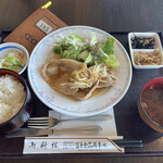 Akabane Gorufu Kurabu - 豚肉の生姜焼き定食