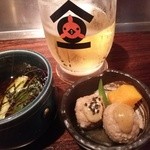 Sanchoku Kaisen Izakaya Kingyo - 左:たたききゅうり450円。右:付けだし