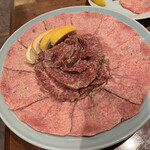 焼肉 静龍苑 - 中タン塩とハラミ