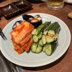 焼肉 静龍苑 - キムチ盛り合わせ