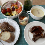 アクアベル - 朝にもしっかり肉料理があります。