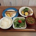 酒嚢飯袋 - 糠サンマ焼と豚バラ大根の定食950円