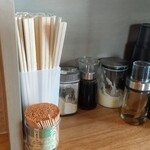 麺屋 周 - 胡椒、辣油、ニンニク、酢