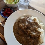 Pakusaido Kafe Miyagawa Terasu - 特製カレー（福神漬け、サラダ付）¥750