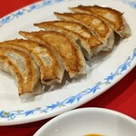 Oosaka Oushou - 餃子早っ！こぶりでサクサク食べられる♪