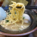 横浜家系ラーメン 中野家 - 味玉ラーメン 箸上げ