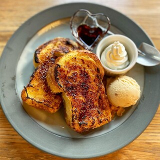 BROWN BAKERY CAFE BAR_0