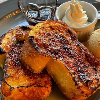 BROWN BAKERY CAFE BAR_1