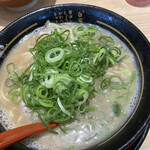 うま屋ラーメン - 九条ネギを追加した