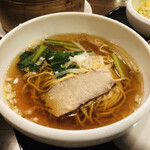 大連餃子基地 DALIAN - ラーメンは思ったより美味しかった。すぐに食べるのが正解ね♫