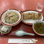 翠園 - 料理写真:チャーハン・餃子