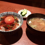 めしの助 - いくら入り卵かけごはん、みそ汁、ぬかづけ