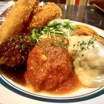 キッチン あずま - こちらが、娘が頼んだ、煮込み3バーグ・デラックス