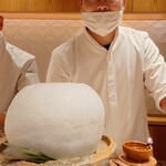 銀座 しのはら - 氷の中には河豚の白子和えが