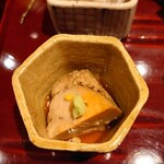 銀座 しのはら - （六角の黄瀬戸）鮟肝を炊いたもの