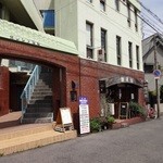 珈琲館 - 岡本の川沿い