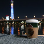 タリーズコーヒー - ライトアップされたスカイツリーを眺めながら夜のコーヒー。まあ、優雅。