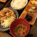 屋台酒場あぐらし - 鶏の唐揚げ定食