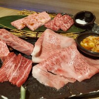 近江うし 焼肉 にくTATSU 青山本店 - 肉TATSU盛り二人前