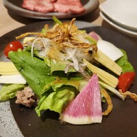 近江うし 焼肉 にくTATSU 青山本店 - サラダハーフ