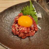 近江うし 焼肉 にくTATSU 青山本店 - ユッケ